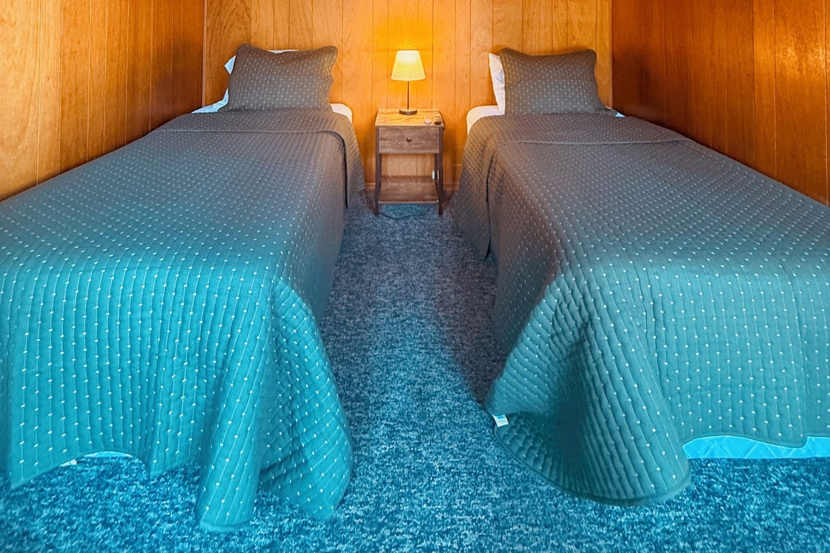 WiFi (free), bed sheets