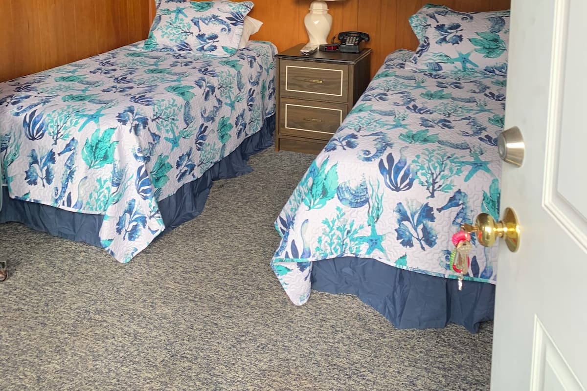 Habitación básica, 2 camas individuales (#27) | 2 dormitorios, wifi gratis, ropa de cama