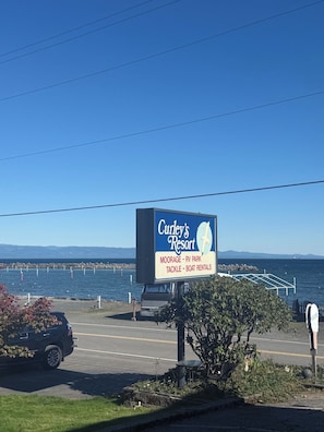 Vista frontal de la propiedad