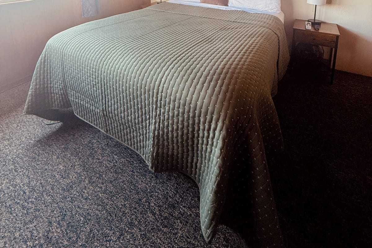 WiFi (free), bed sheets