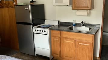 Chambre Standard, plusieurs lits, cuisine | Cuisine privée | Réfrigérateur, micro-ondes
