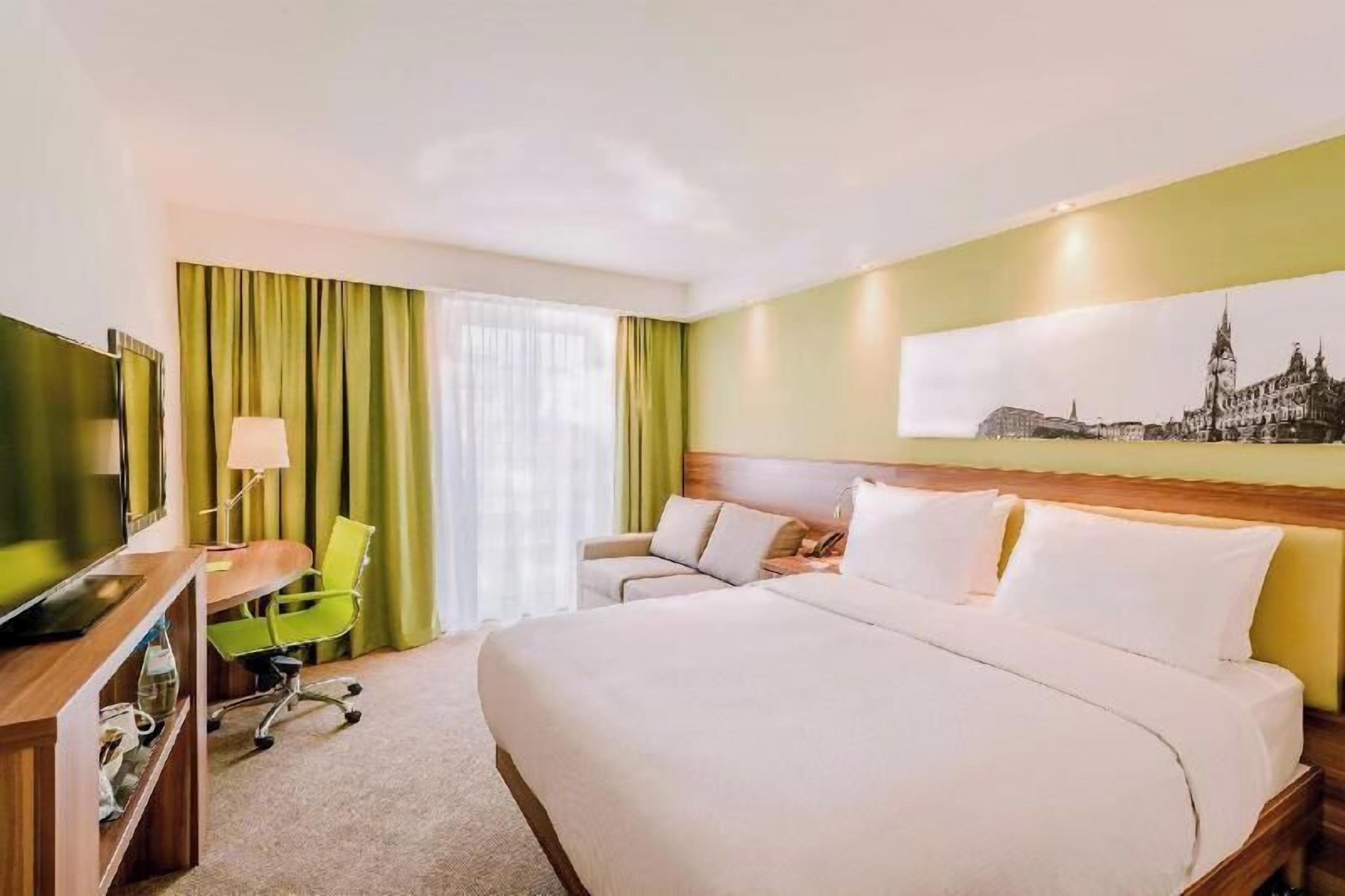 Hypo-allergenic bedding, in-room safe, desk, soundproofing