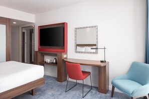 Room, 1 Queen Bed, Non Smoking | Hypo-allergenic bedding, in-room safe, desk, free cribs/infant beds - Hampton by Hilton London Stansted Airport (Stansted)