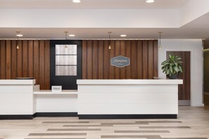 Reception - Hampton by Hilton London Stansted Airport (Stansted)