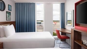 Twin Room, Non Smoking | Hypo-allergenic bedding, in-room safe, desk, free cribs/infant beds