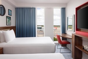 Twin Room, Non Smoking | Hypo-allergenic bedding, in-room safe, desk, free cribs/infant beds - Hampton by Hilton London Stansted Airport (Stansted)