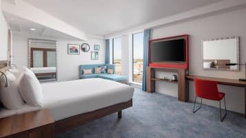 Room, 1 Queen Bed, Accessible | Living area | Flat-screen TV