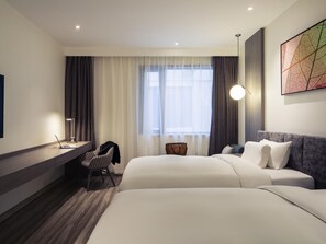 1 bedroom, premium bedding, down comforters, pillowtop beds
