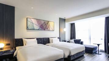 1 bedroom, premium bedding, down comforters, pillowtop beds