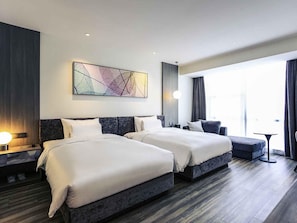 Premium bedding, down comforters, pillowtop beds, free minibar - Mercure Shanghai Hongqiao South (Shanghai)
