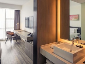 1 bedroom, premium bedding, down comforters, pillowtop beds