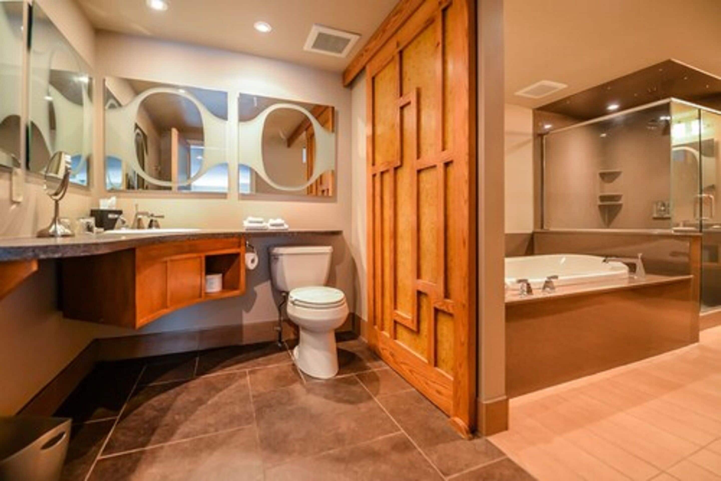 executive loft, jetted tub (2 kings) | bathroom | shower, free toiletries, towels