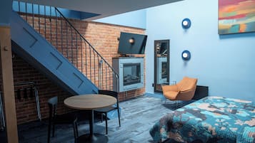 Habitación estándar (1 King & 2 Singles) | Escritorio, tabla de planchar con plancha, wifi gratis y ropa de cama