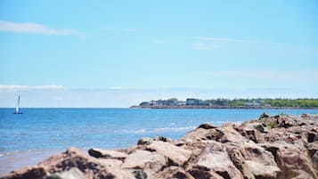 Private beach, sun-loungers, beach umbrellas, beach towels