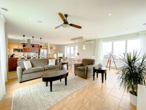 TV - Hôtel de la Plage by Bower Boutique Hotels (Beaubassin East)