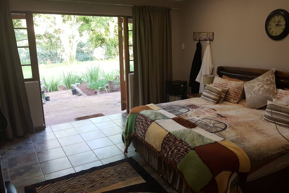 Egyptian cotton sheets, premium bedding, Select Comfort beds, minibar
