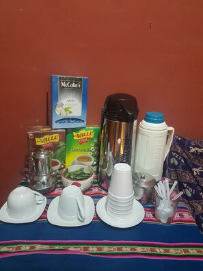 Bữa sáng kiểu Âu hàng ngày (3 USD/mỗi người)
