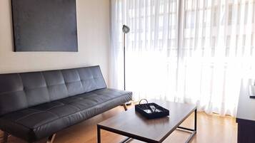 Apartemen | Area keluarga | Televisi layar datar 40-inci dengan saluran TV satelit dan TV