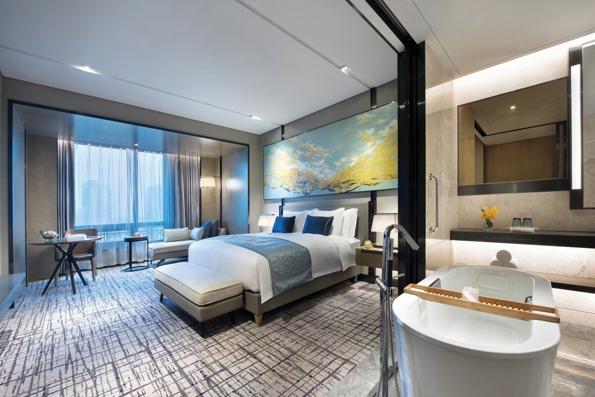 Minibar, in-room safe, soundproofing, iron/ironing board