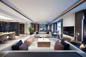 Minibar, in-room safe, soundproofing, iron/ironing board - Crowne Plaza Shanghai Pujiang by IHG (Shanghai)