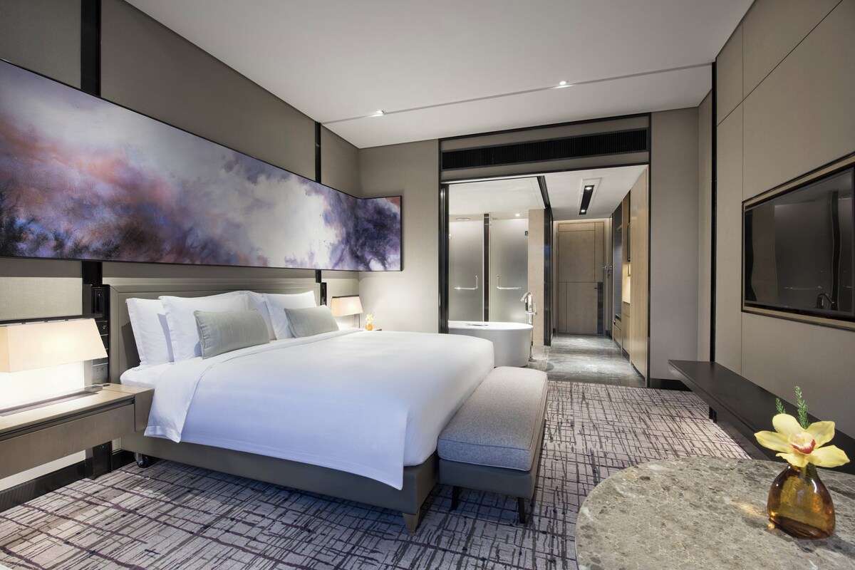 Minibar, in-room safe, soundproofing, iron/ironing board