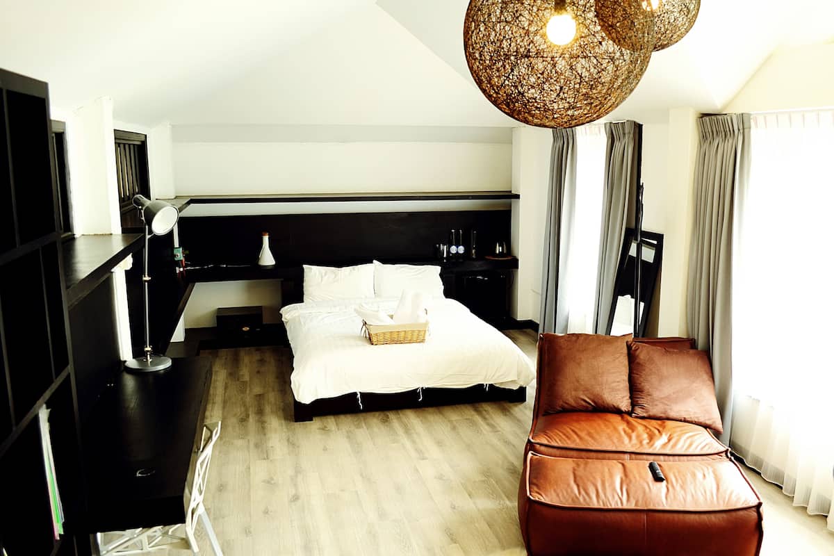 Deluxe Double Room | In-room safe, blackout drapes, free WiFi