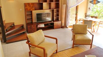 Deluxe Room | Living area | LED TV, DVD player