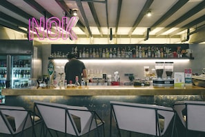 Bar (on property) - Thunder Bird Hostel (Chiang Mai)