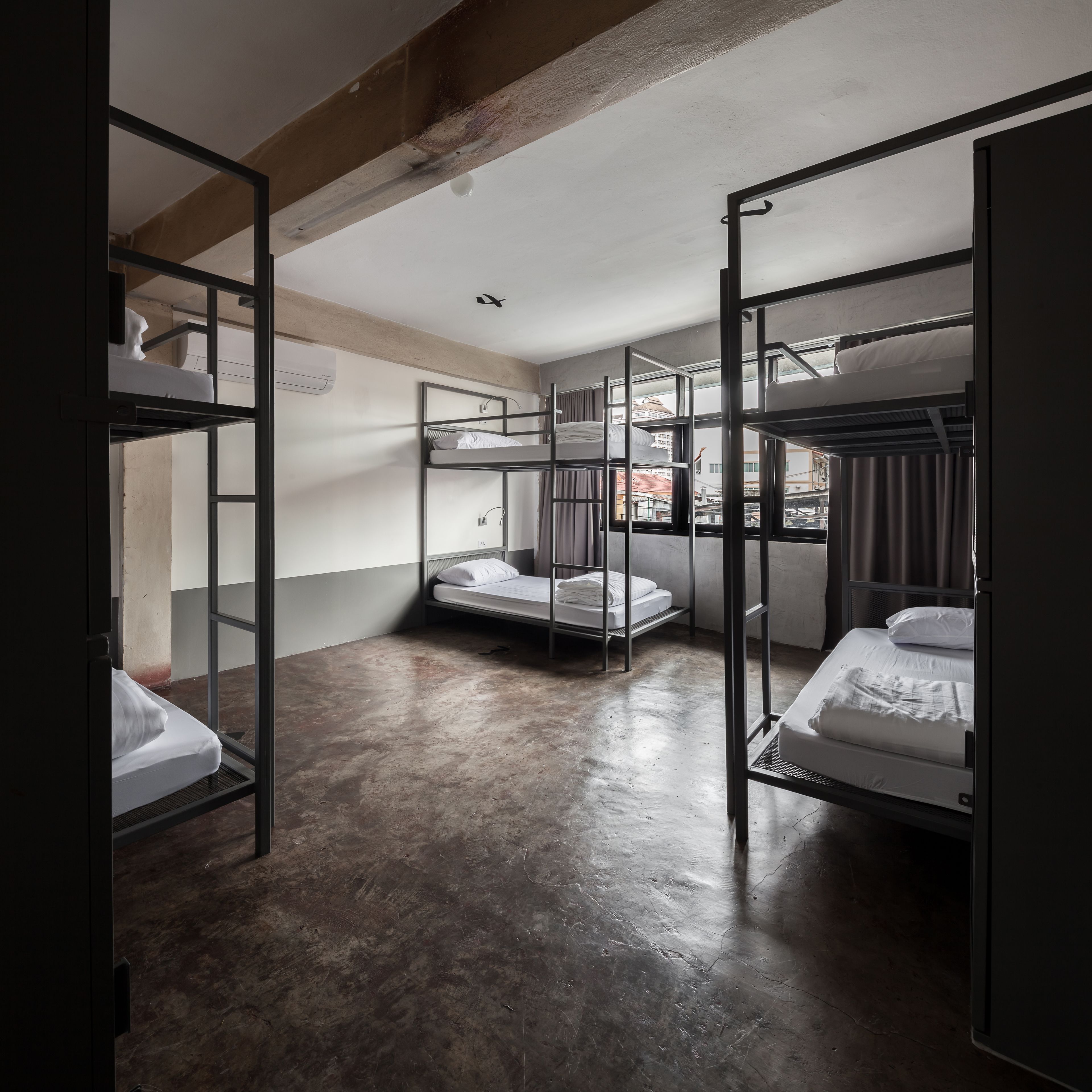 6 Bed Mixed Dormitory | 13 bedrooms, in-room safe, WiFi (free)