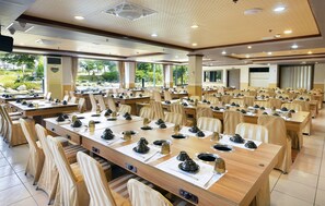 Lunch and dinner served - Jinsa Lakeside View Hotel (Jinsha)