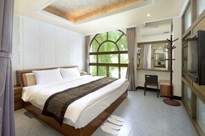 Exclusive Double Room, 2 Twin Beds | Desk, blackout drapes, free WiFi - Jinsa Lakeside View Hotel (Jinsha)