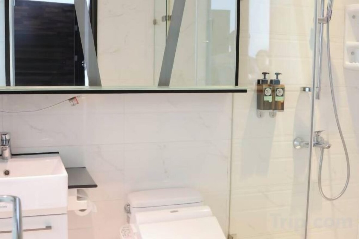 Bathroom | Free toiletries, hair dryer, towels