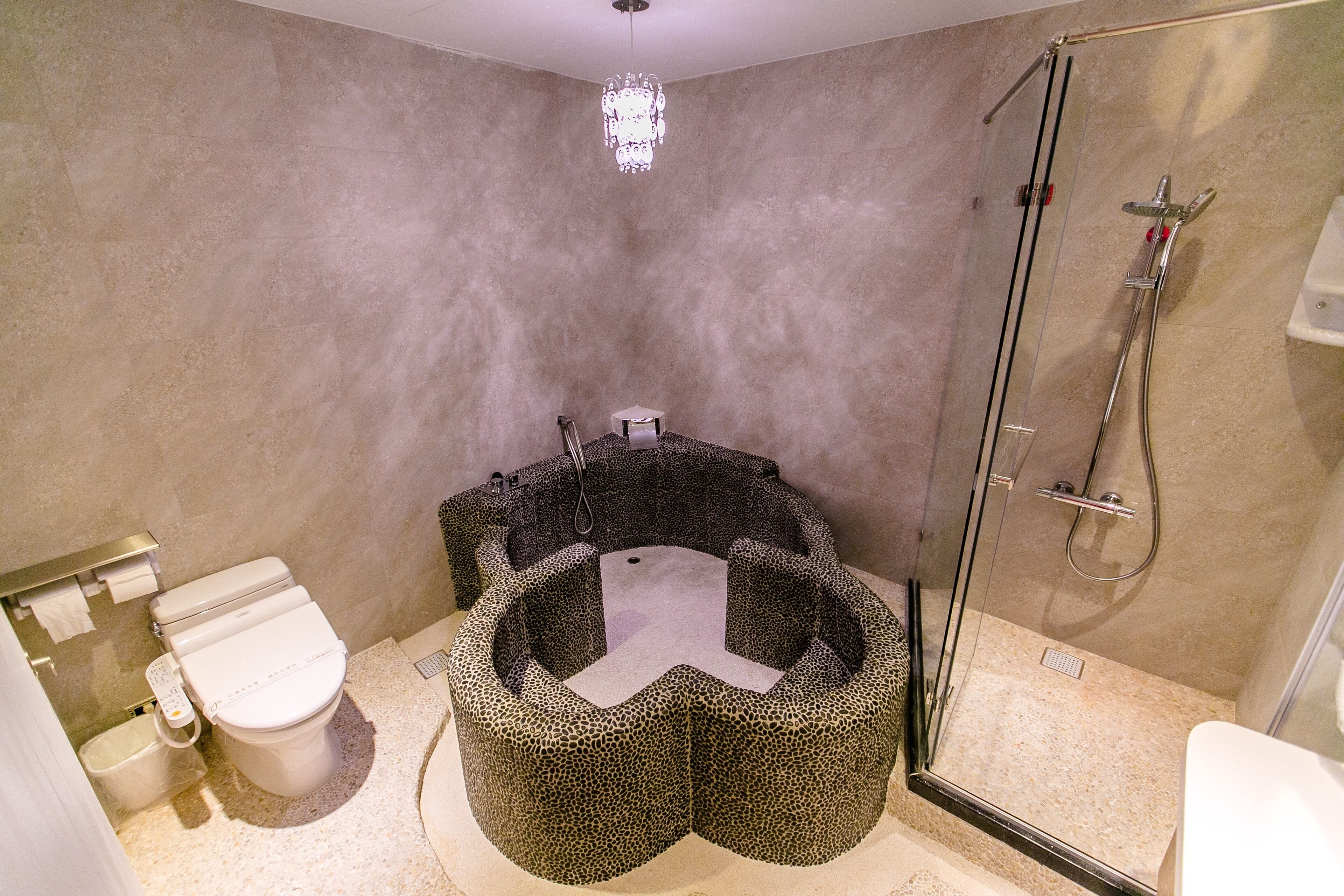 luxury double room | desk, soundproofing, free wifi, bed sheets