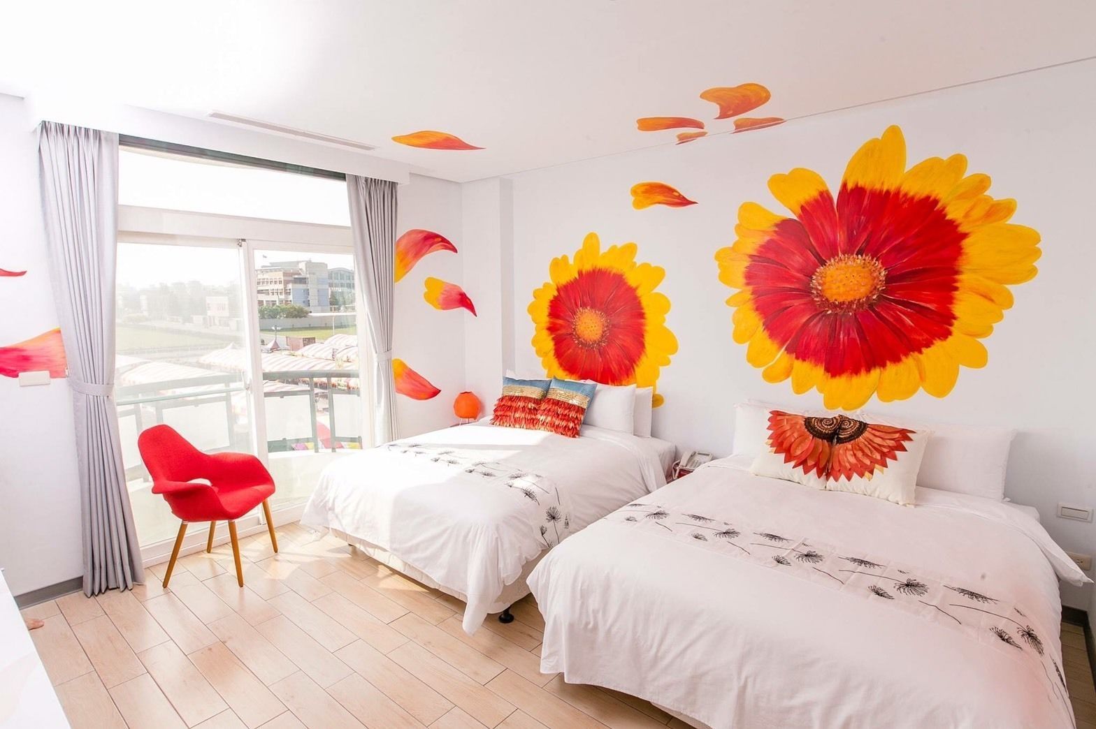 family quadruple room | desk, soundproofing, free wifi, bed sheets