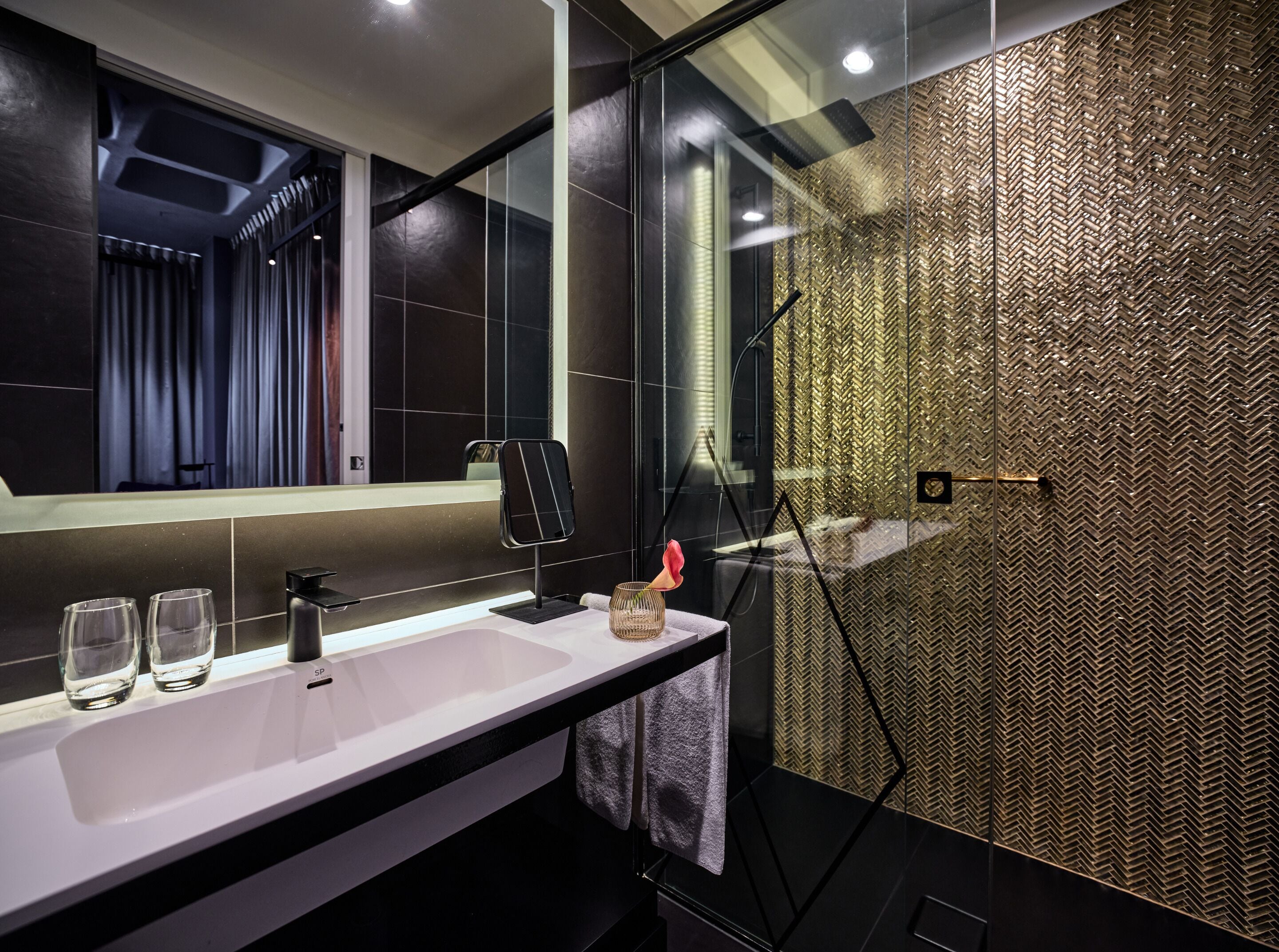 standard room, 2 single beds | bathroom | free toiletries, hair dryer, bathrobes, slippers