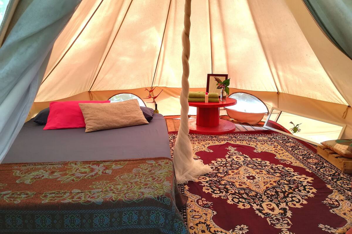 Comfort Tent, Balcony