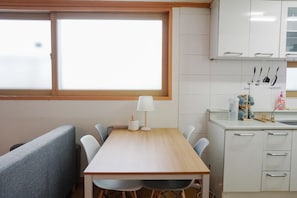 Familienapartment, 2 Schlafzimmer, Küche | Eigene Küche | Kühlschrank, Mikrowelle, Wasserkocher