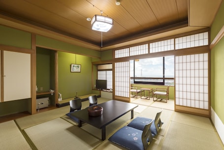 传统客房 (Japanese Style) | 起居区 | 平板电视