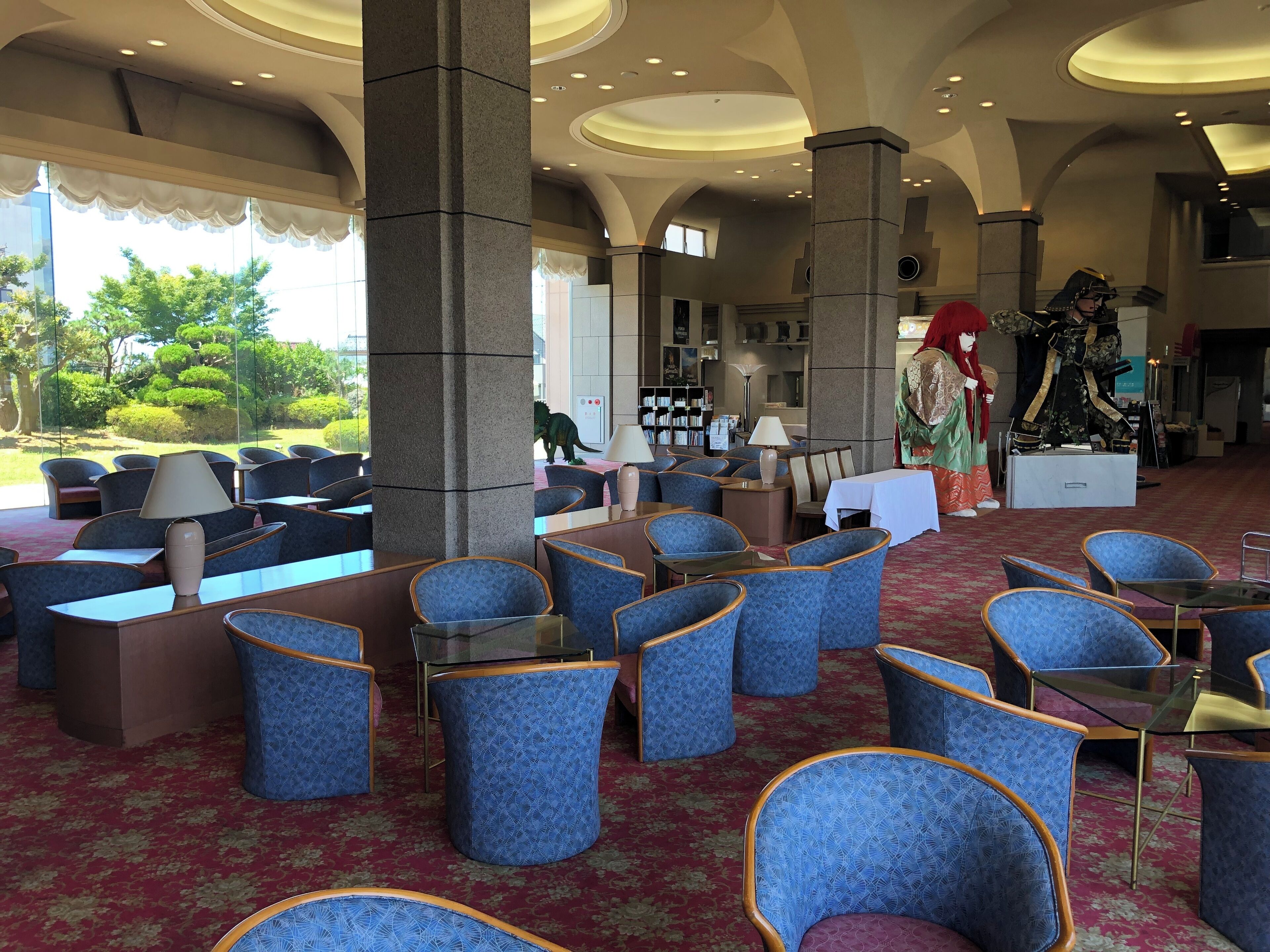 Lobby-lounge