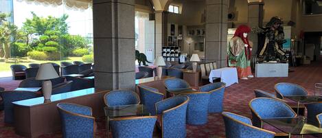 Lobby-lounge