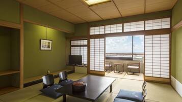Japanese Style Room | In-room safe