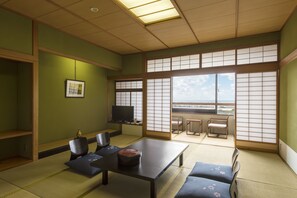 Japanese Style Room | In-room safe