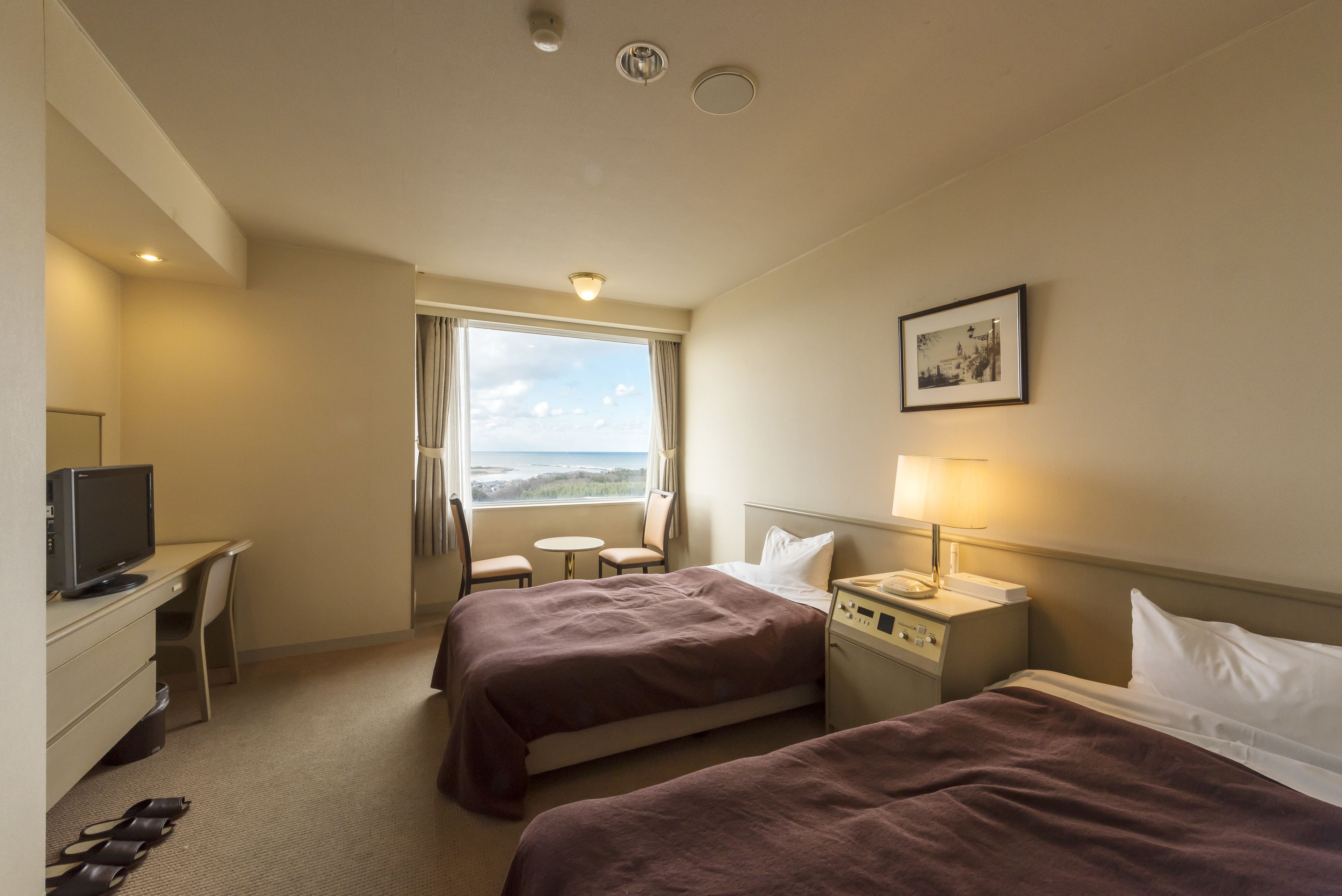 Twin Room | In-room safe