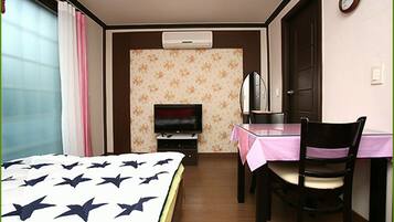 Honeymoon Room | Individually decorated, soundproofing, free WiFi