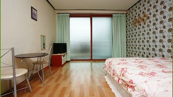 Double Room | Individually decorated, soundproofing, free WiFi