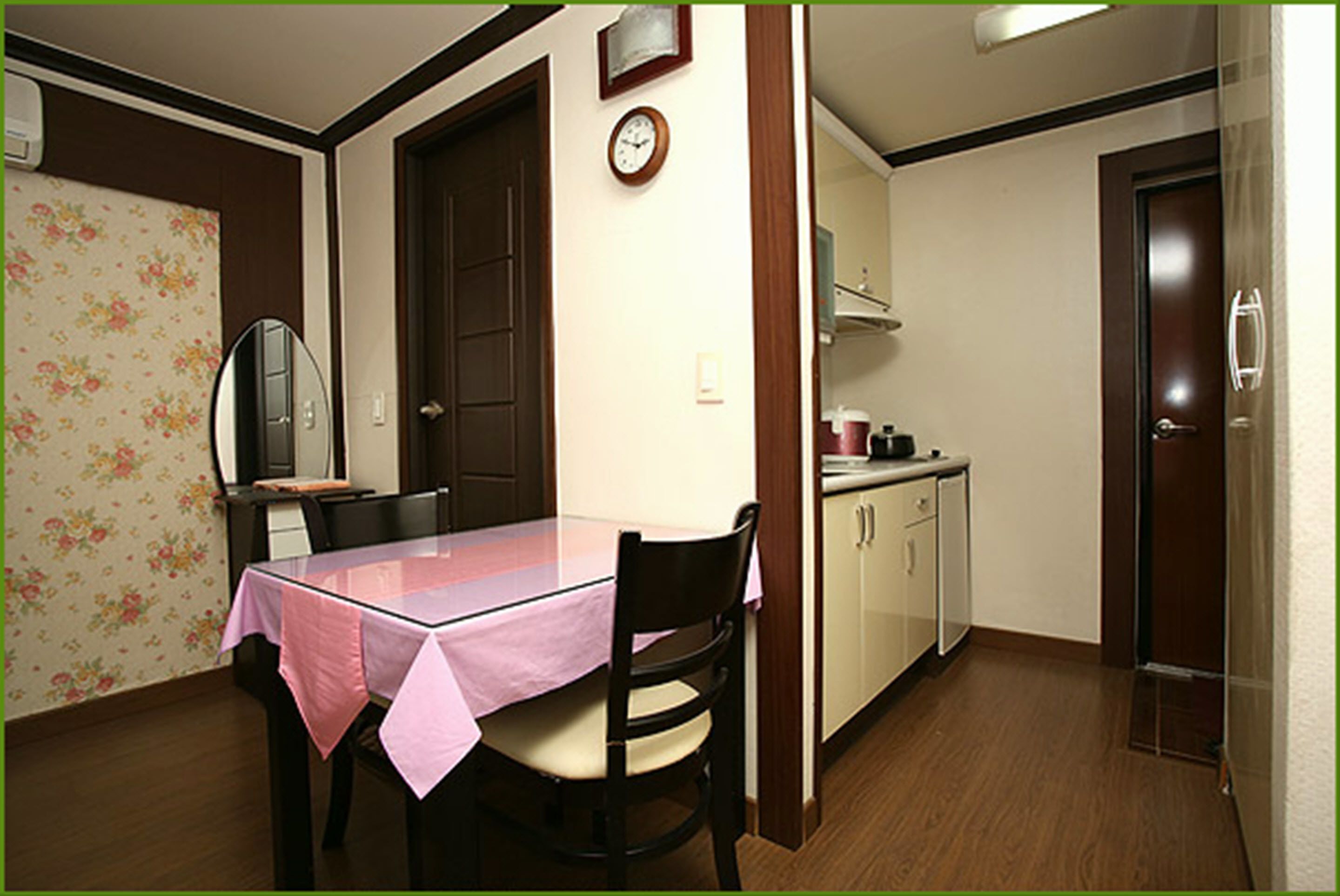 Honeymoon Room | Soundproofing, WiFi (free), individually decorated
