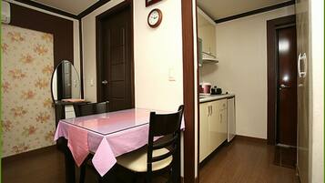 Honeymoon Room | Soundproofing, WiFi (free), individually decorated