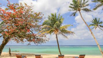 On the beach, white sand, free beach shuttle, sun-loungers