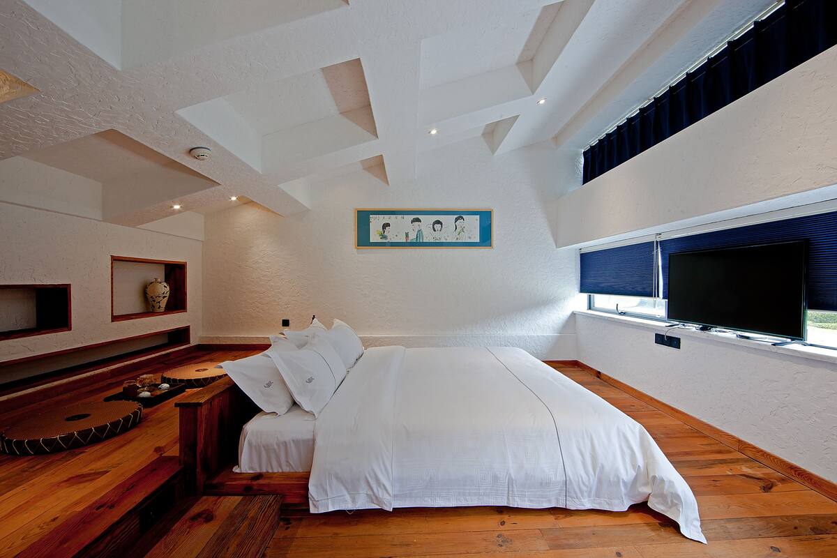 Desk, blackout curtains, iron/ironing board, free WiFi
