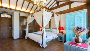 Suíte elite, 1 cama King | Escrivaninha, cortinas blackout, ferros/tábuas de passar roupa